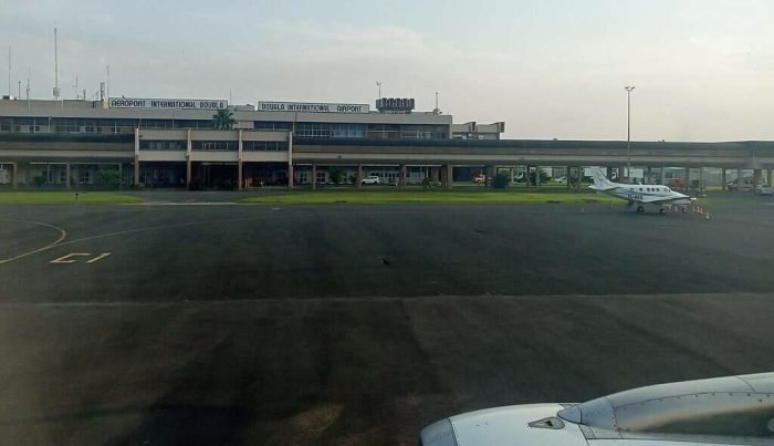1024px-Aéroport_de_Douala