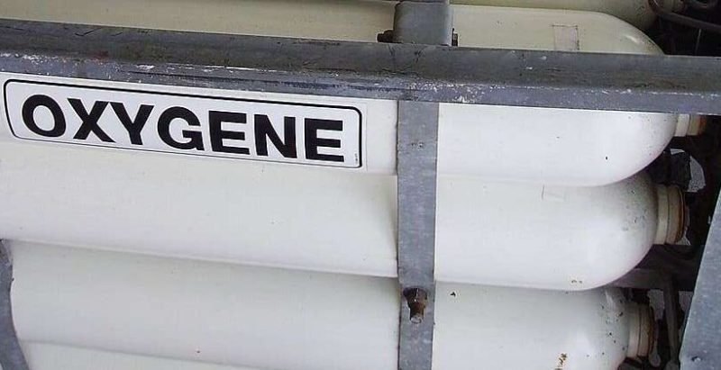 1135px-Oxygène_médical_en_bouteille 1135px-Oxygène_médical_en_bouteille