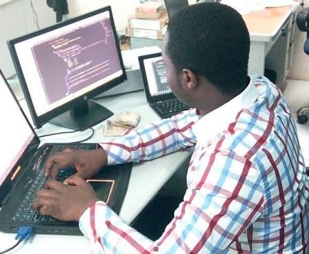 576px-African_software_developer_at_work,_Nigeria 576px-African_software_developer_at_work,_Nigeria