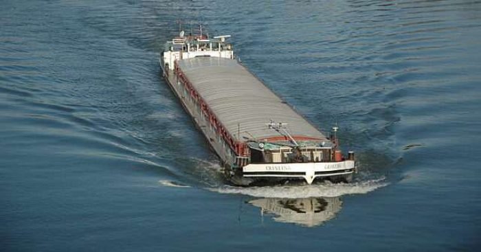 640px-Frachtschiff_Linz_2007