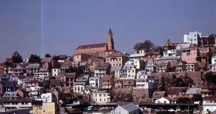 640px-View_of_Tananarive_(3187710812) 640px-View_of_Tananarive_(3187710812)