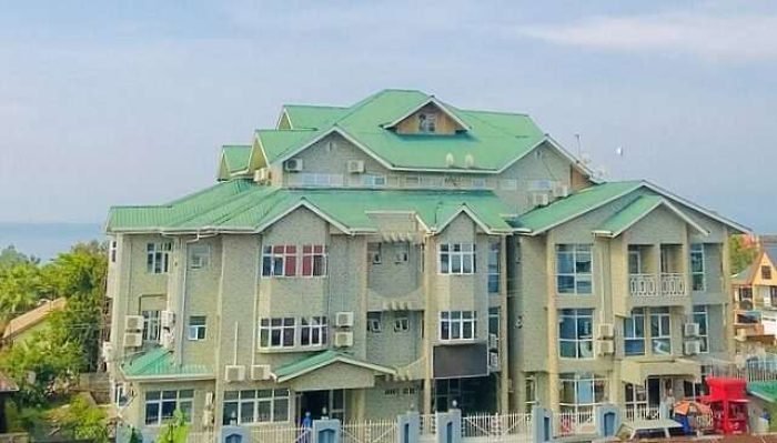 Hôpital_CIMAK_de_Goma._Vue_depuis_l'université_de_Goma,_Campus_du_lac