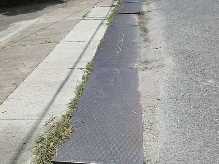 Old_Metal_Gutter_Bridges_on_Second_Street,_New_Orleans_09