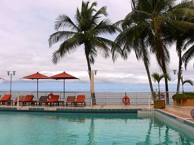 Pool_area_of_the_Le_Méridien,_Libreville Pool_area_of_the_Le_Méridien,_Libreville